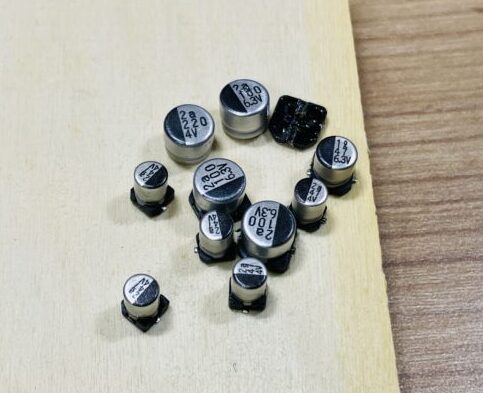 古いコンデンサ