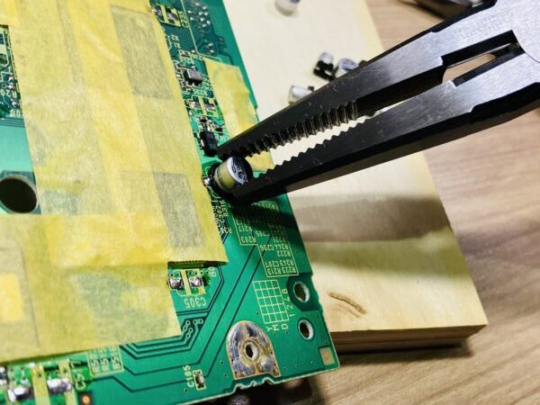 ペンチで取り外し